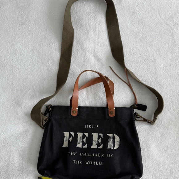 crossbody - Picture 1 of 3